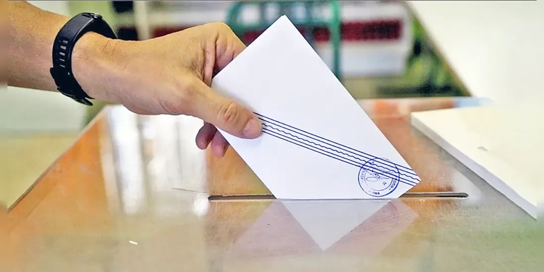 Yeni Demokrasi rakiplerine çift haneli fark attı, SİRİZA baraj altında kaldı