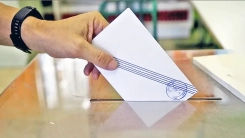 Yeni Demokrasi rakiplerine çift haneli fark attı, SİRİZA baraj altında kaldı