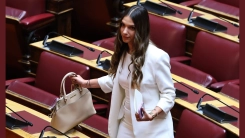 Kaselakis’in liderliğindeki Demokratlar – İlerici Merkez Hareketi'nden iki milletvekili ayrıldı