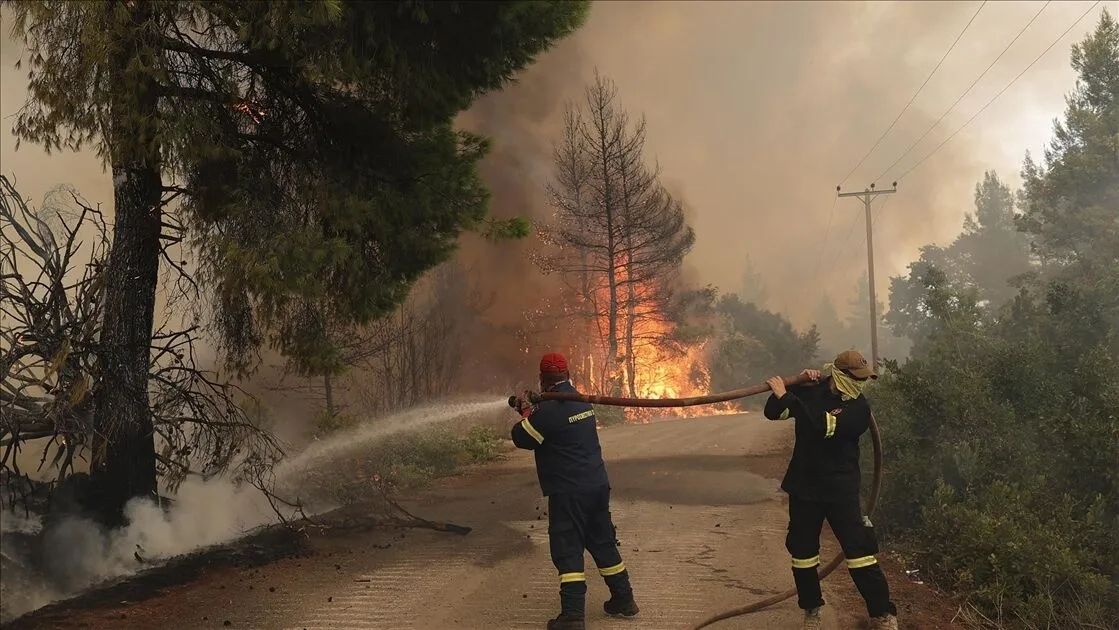 Yunanistan'ın çeşitli bölgelerinde 51 yeni orman yangını çıktı