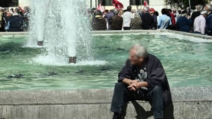 Yunanistan'da yaşlı nüfus çocukları geçti
