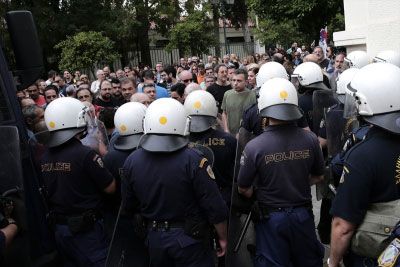 Basın mensupları Başbakanlığa yürüdü