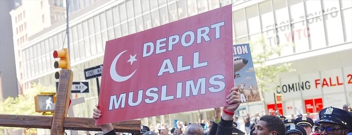 New York Belediye Binası önünde İslam karşıtı protesto düzenlendi