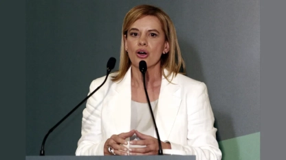 Vrettou, Androulakis’e eleştiriler yönelterek PASOK’tan ayrıldı