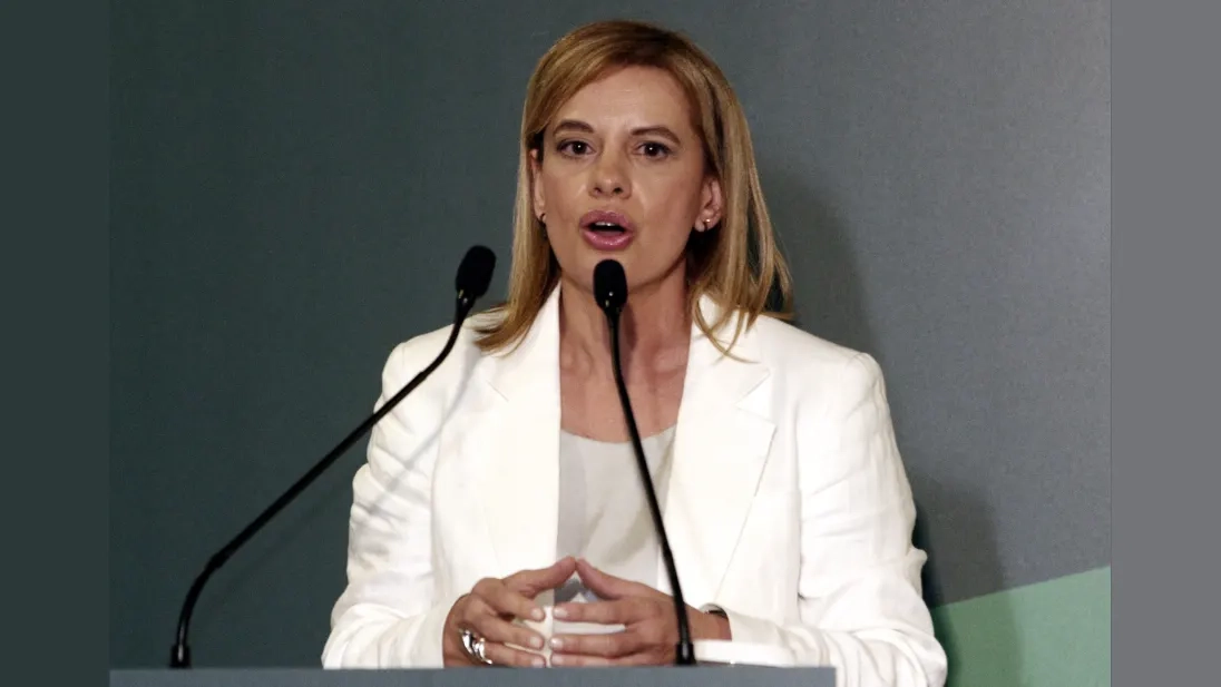 Vrettou, Androulakis’e eleştiriler yönelterek PASOK’tan ayrıldı