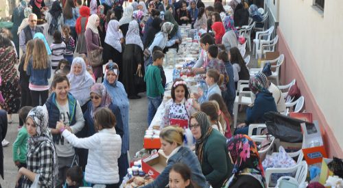 Kırmahalle İlkokulu Kermesi büyük ilgi görüyor...