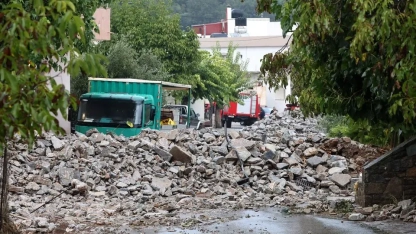 Fırtına Girit’i vurdu: Büyük hasar, 8 kişi vadide mahsur kaldı