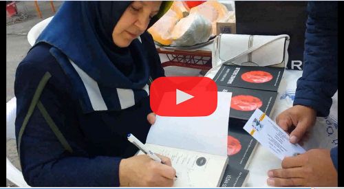 VİDEO | Kermese katkı olsun diye yazdığı kitabını sattı