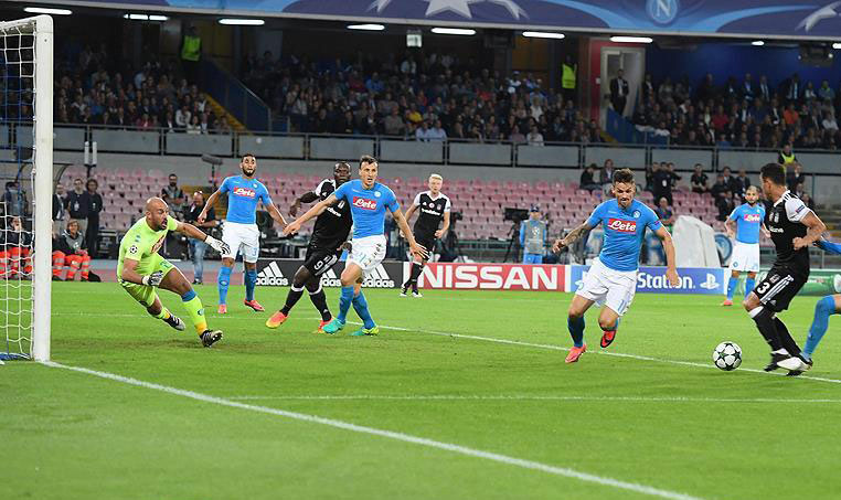 Beşiktaş Napoli'yi sahasında yıktı