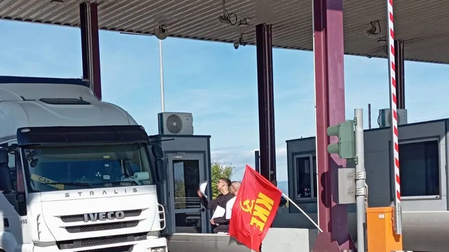 KKE’dento: “Geçiş ücretleri cep yakıyor” Egnatia Otoyolu’nda protesto