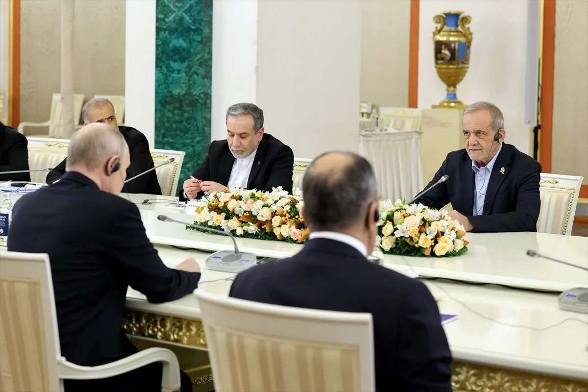 Putin ve Pezeşkiyan Moskova'da bölgesel gelişmeleri ve ilişkileri görüştü