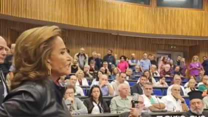 Girit’te hastane toplantısında tansiyon yükseldi: Dora Bakoyanni’den vatandaşa “Ağzını kapat!”