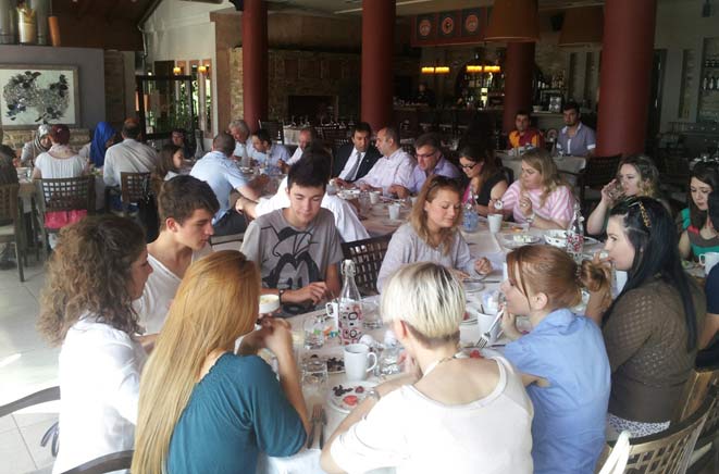 DEB Partisi İskeçe İl Teşkilatı Gençlik Kolu’ndan tanışma kahvaltısı