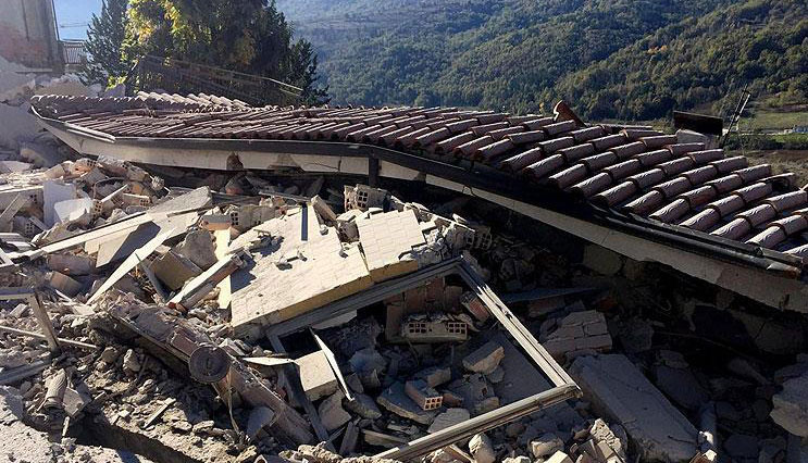 İtalya'da 6,5 büyüklüğünde deprem