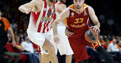 Galatasaray, Olympiakos'u devirdi