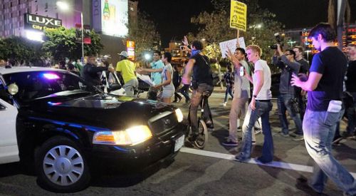 ABD karışmaya devam ediyor: Gösterilerde bir kişi vuruldu