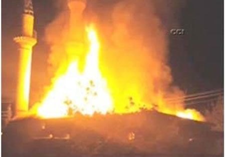 Arakan'da vahşet: Camiyi cemaatiyle birlikte ateşe verdiler