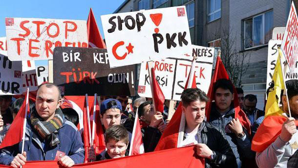 «Καταδικάζουμε την τρομοκρατία, καλούμε στη δημοκρατία»