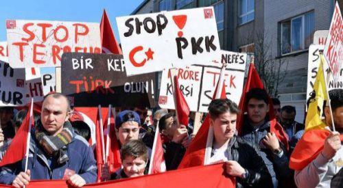 «Καταδικάζουμε την τρομοκρατία, καλούμε στη δημοκρατία»