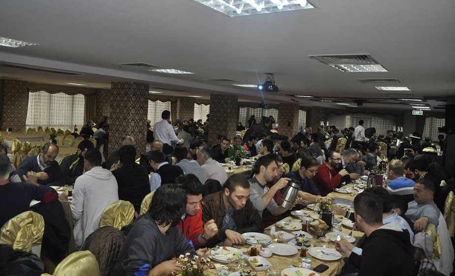 Balkan ülkelerinden öğrenciler kahvaltıda buluştu
