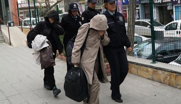 FETÖ'cü karı-koca sahte pasaportla Yunanistan'a kaçmak üzereyken yakalandı