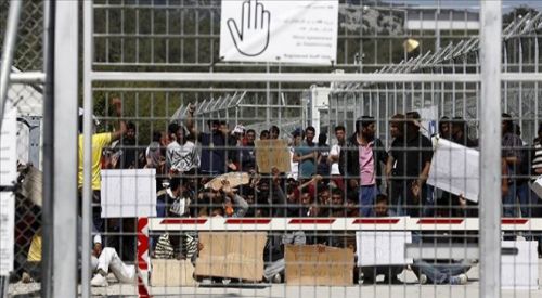 Yunanistan, kar nedeniyle Petra göçmen kampını boşalttı