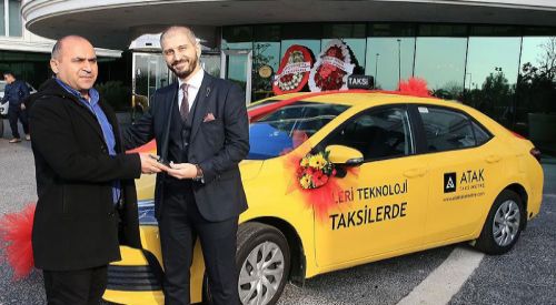 Yunan iş adamından FETÖ mağduru şehit ailesine yardım