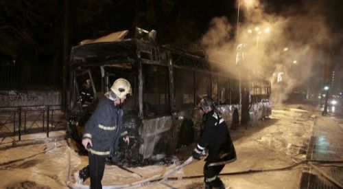 Atina'da troleybüslere molotofkokteyli ile saldırı