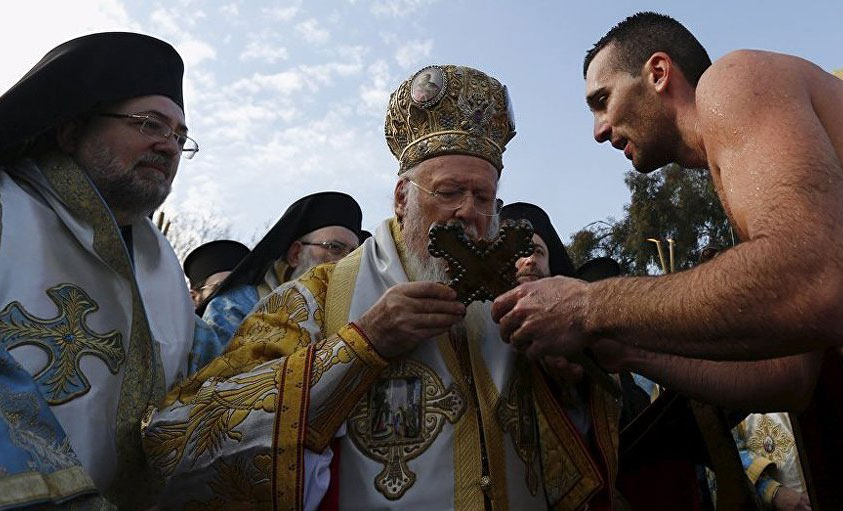 Fener Rum Patrikhanesi İstanbul'da haç çıkarma töreni düzenledi