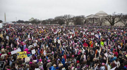 ABD'de on binlerce kişi Trump'ı protesto etti