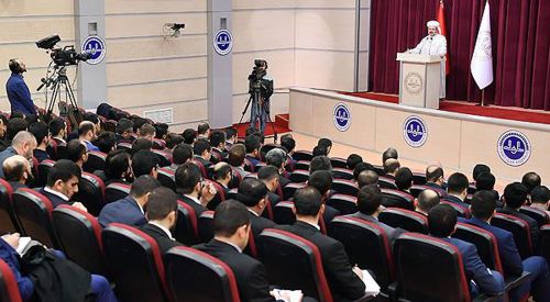 "İmam, günde beş defa namaz kıldıran memur değildir"