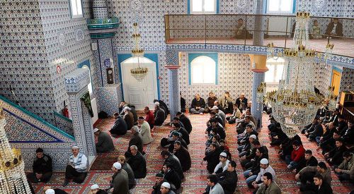 Fransa’da cami kapatıldı