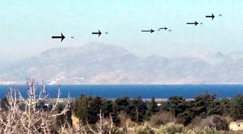 Yunan askerinden Kardak yakınlarında paraşütlü atlayış