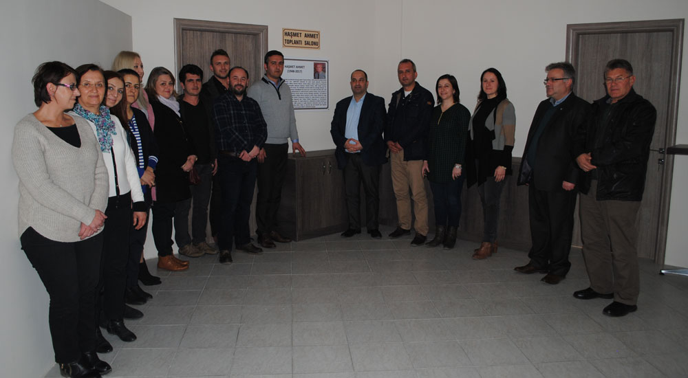 DEB Partisi genel merkezindeki toplantı salonuna merhum Haşmet Ahmet'in adı verildi