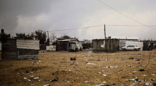 Gazzelilerin küçük teneke evlerdeki zorlu yaşamı