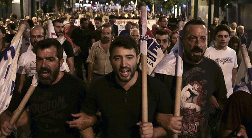 Atina'da hükümeti protesto edenlerden bir günde dört gösteri