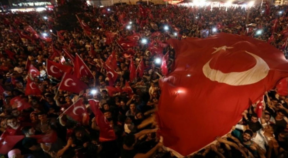 Hollanda'ya büyük tepki! Türkler akın akın sokaklara çıkıyor