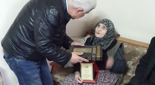 15 Temmuz şehidi Mustafa Cambaz'ın annesine 'Yılın kadını' ödülü