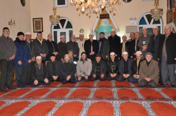 Başkonsolos Mustafa Sarnıç sabah namazını Delinasufköy’de cemâatle birlikte kıldı