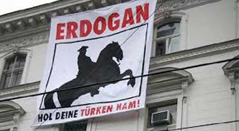 Türk Büyükelçiliğine çirkin saldırı