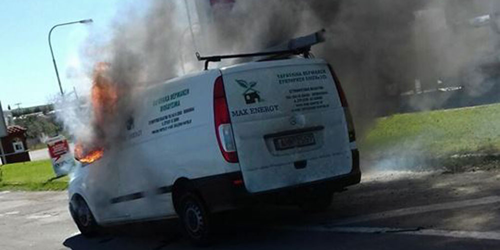 Gümülcine’de bugün bir araba yandı