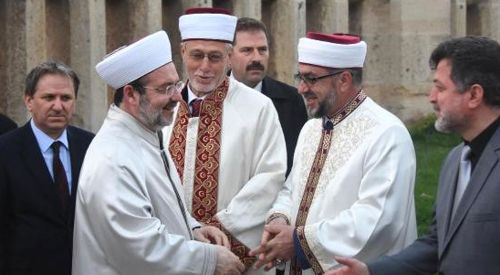 İslam'ı kuşatan karanlık bulutların kalkması için dua ettiler