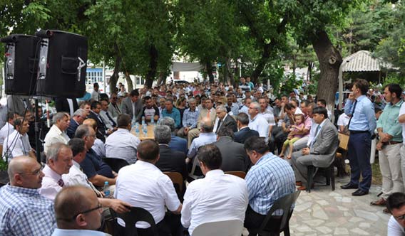 Edirne İmam Hatipli eski dostlar okul bahçesinde buluştu