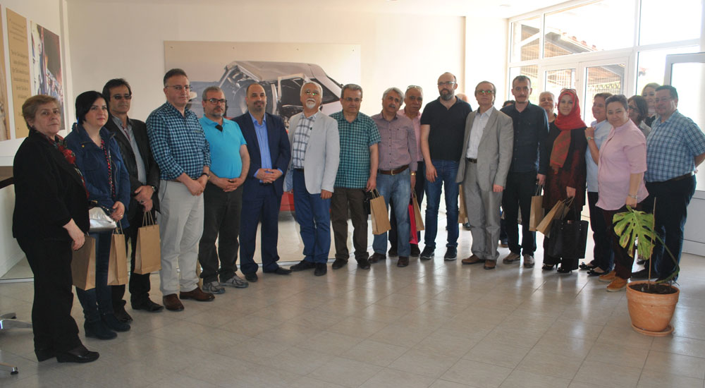 Türkiyeli akademisyenler DEB partisi genel merkezini ziyaret ettiler