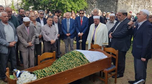 Öğretmen Aliye Hüseyinoğlu ebediyete uğurlandı
