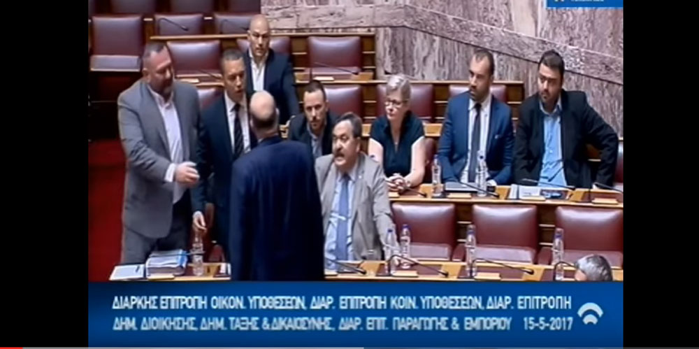 Altın Şafak milletvekili Kasidiaris, mecliste YDP'li meslektaşına saldırdı