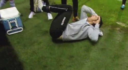 Tribünden atılan bira kutusu teknik direktörün kafasını yardı