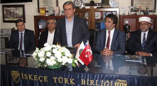 Türkiye Dışişleri Bakan Yardımcısı Ahmet Yıldız İskeçe'de soydaşlarıyla kucaklaştı