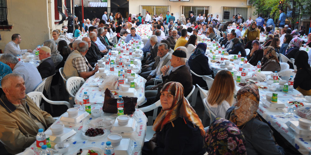 Yüzlerce soydaş Gümülcine'de iftarda buluştu