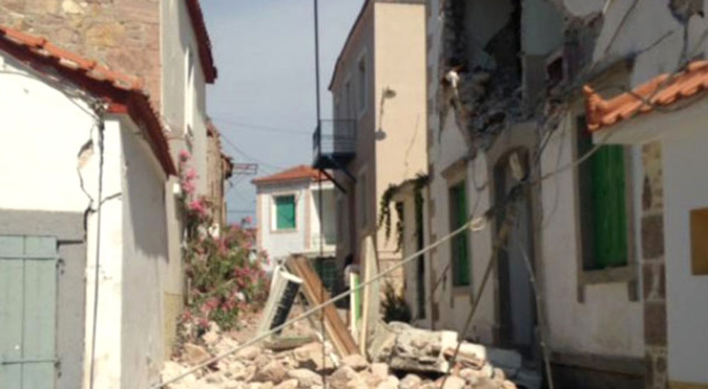 Türkiye ve Yunanistan'da deprem: Evler yıkıldı, yaralılar var